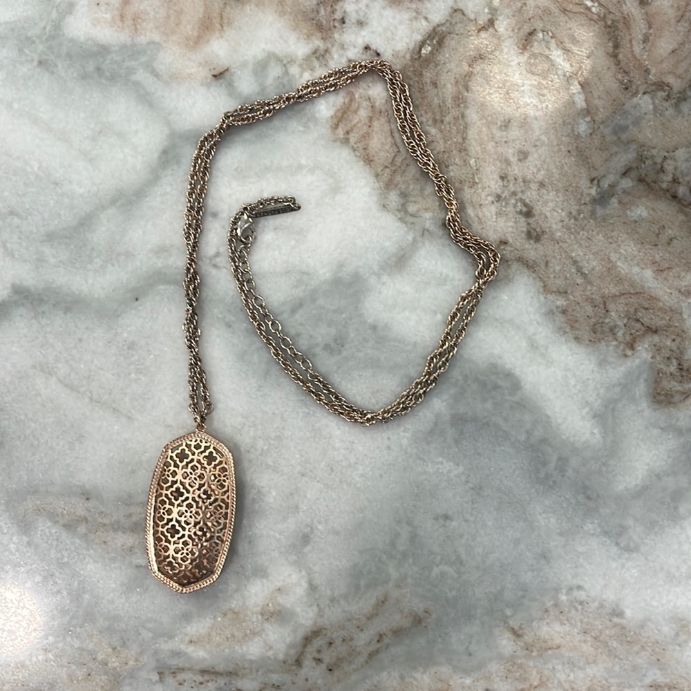 Rose Gold Kendra Scott necklace